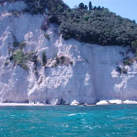 Casa Di Pietra Montefortino
